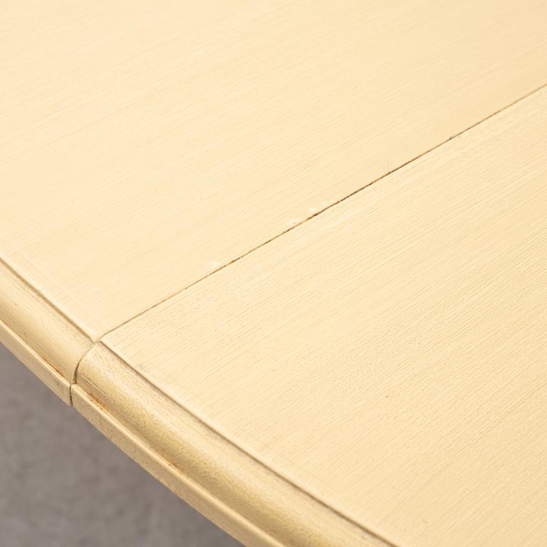 A Gustavian style dining table with six dining chairs, Sweden, 21st century.