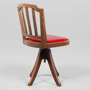 SKRIVBORDSSTOL, 1900-talets andra hälft.