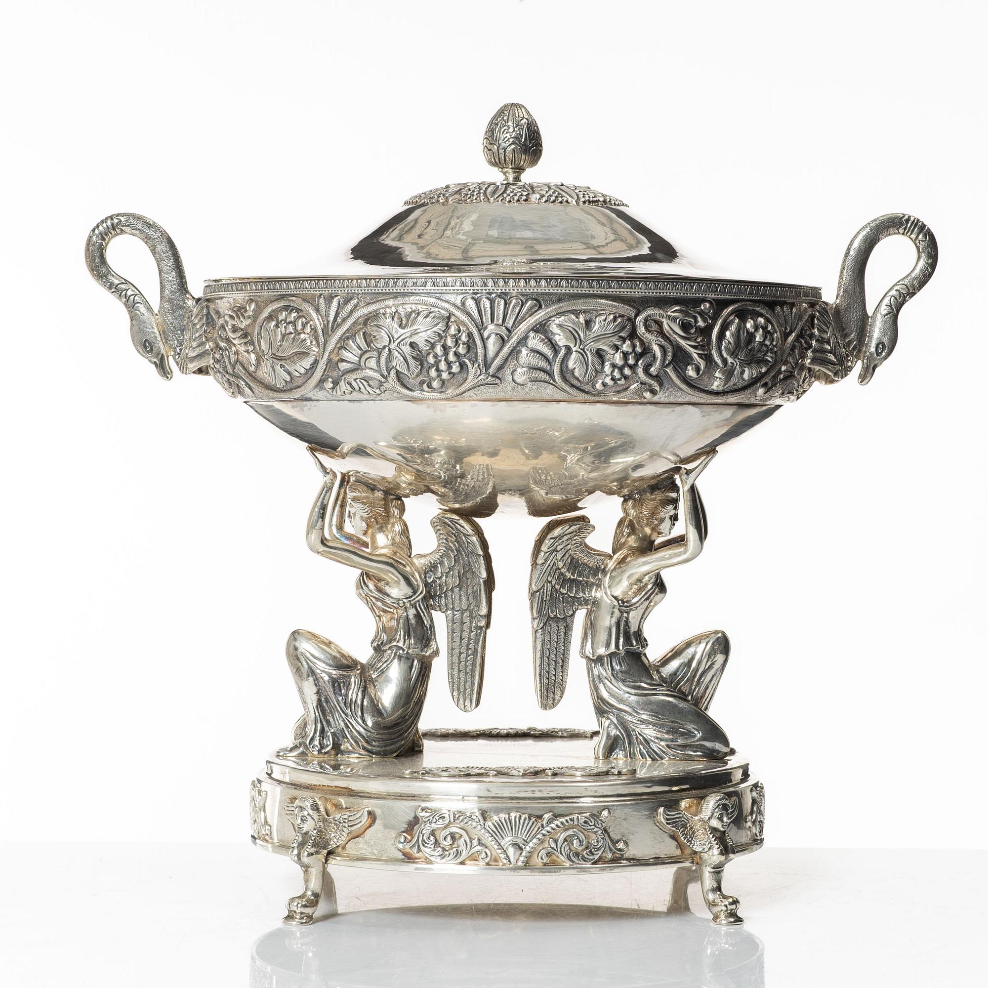 Large covered centerpiece bowl, silver, Empire style, 20th Century.