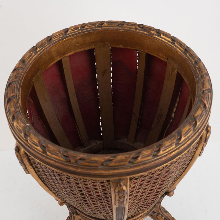 Korg, Louis XVI-stil, omkring år 1900.