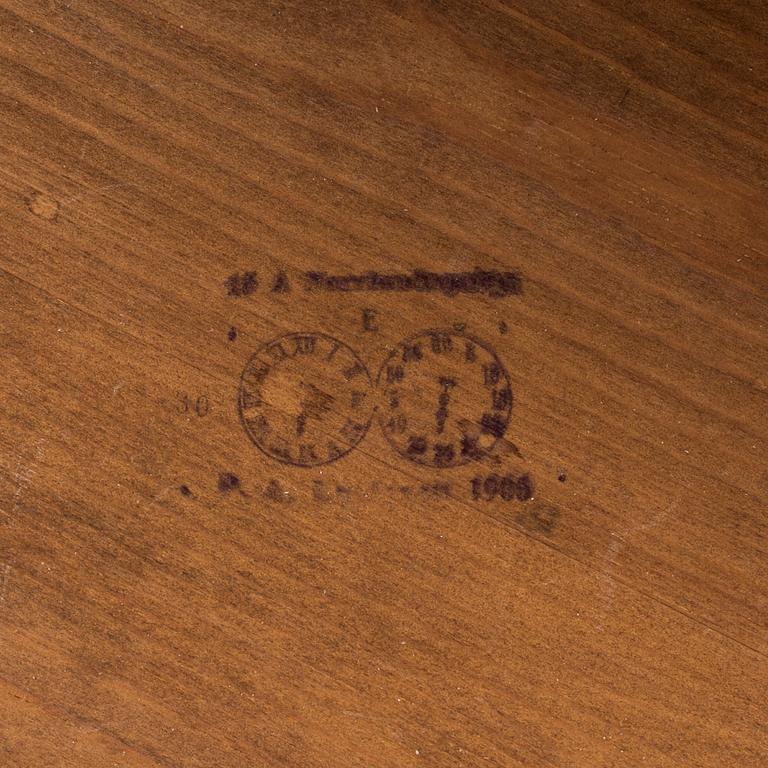 A 20th century chest of drawers.