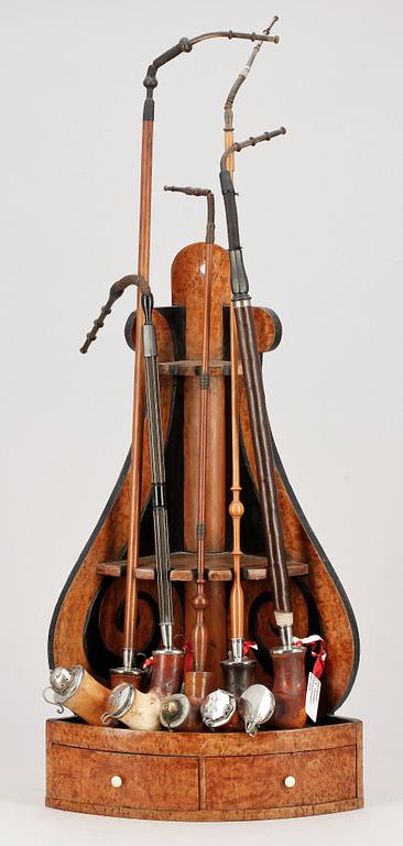 PIPSTÄLL med SJÖSKUMSPIPOR, 8 delar, 1800-tal.