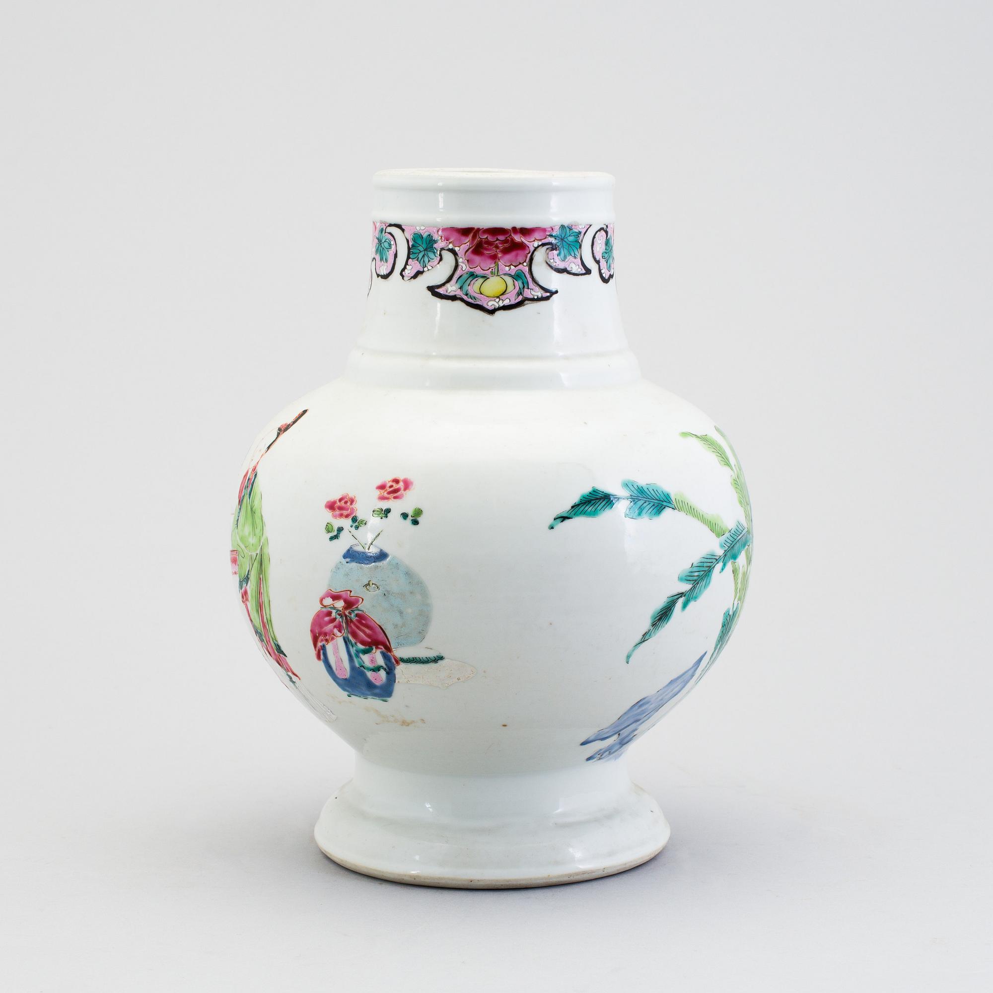 A famille rose porcelain vase, Qing dynasty, Yongzheng (1723-1795).