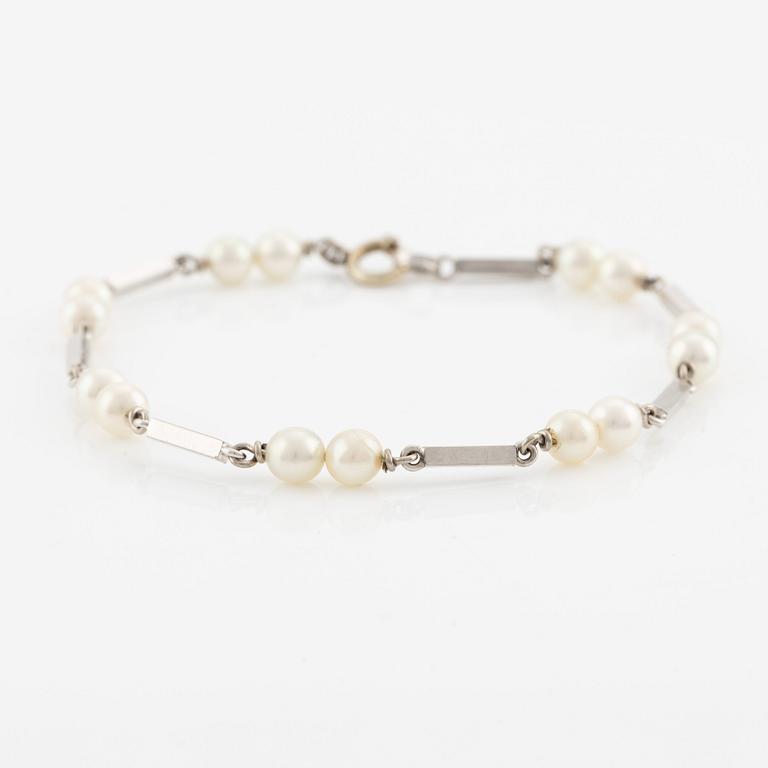 Bracelet, 18K white gold with cultured pearls.
