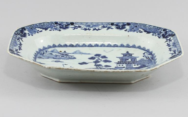 SKÅLFAT, porslin, Kina, 1700-tal.