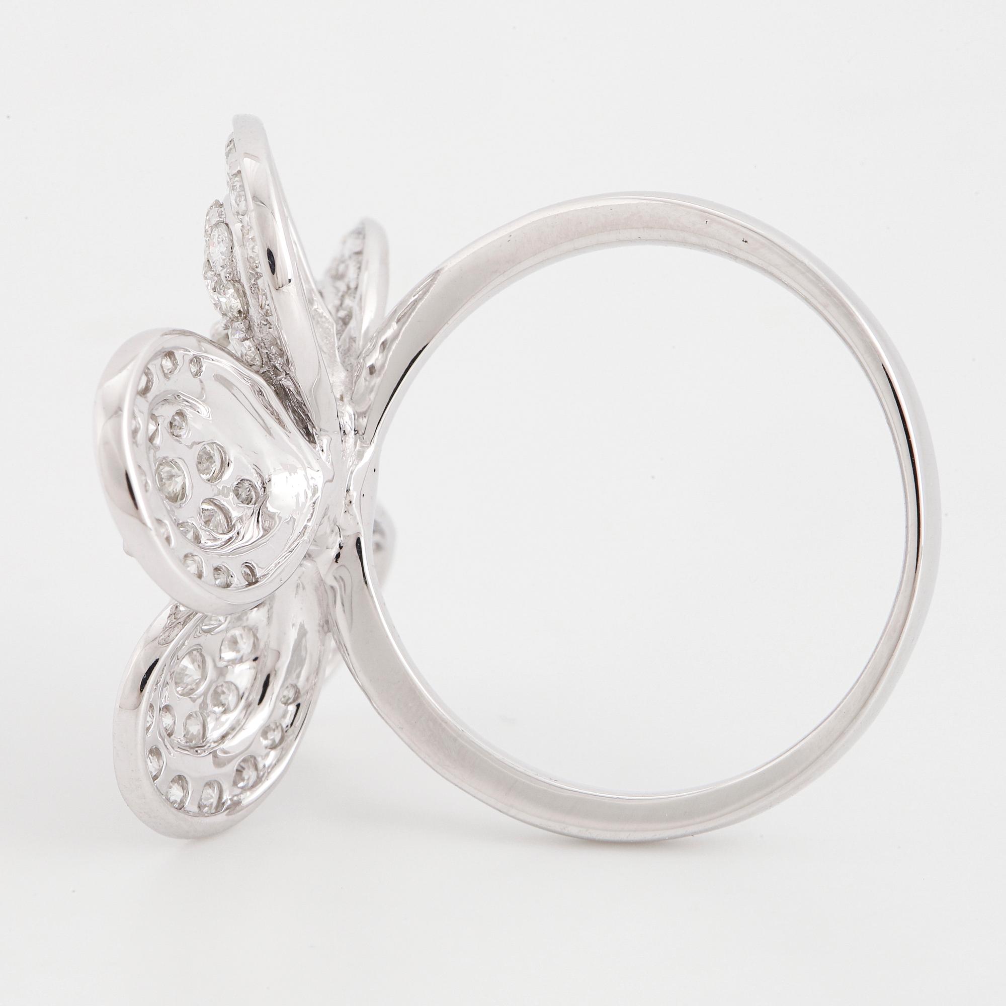 Brilliant-cut diamond flower ring.