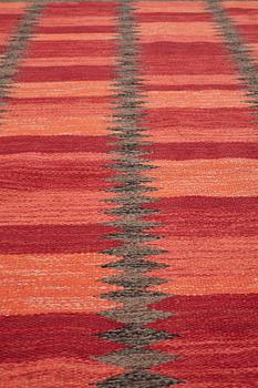 Berit Koenig, a carpet, "Viggen, röd", flat weave, ca 200 x 171,5-175 cm, signed BK SH.