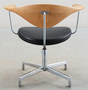 HANS J WEGNER, "Swivel chair", Johannes Hansen, Danmark ca 1960.
