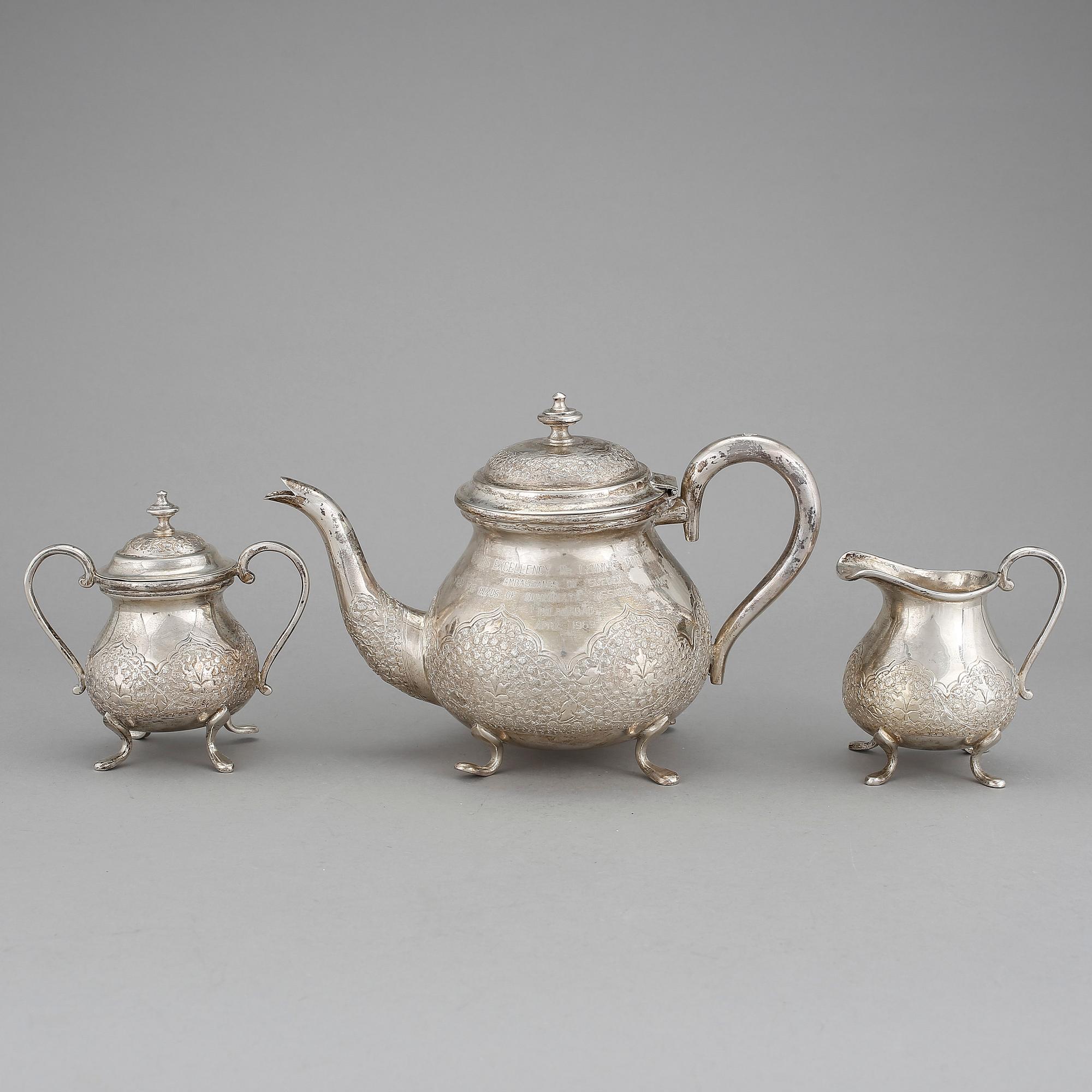 SERVIS, 3 delar, silver, svenska importstämplar, 1900-talets andra hälft. Vikt ca 1175g.
