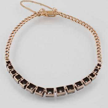 ARMBAND, 18K guld och silver med 15 gammalslipade diamanter, importstämplat. Vikt 7,2 gram.