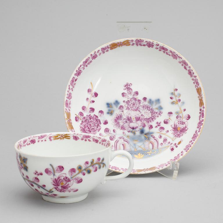 KOPPAR MED FAT, porslin, Meissen liknande, 1800-tal.