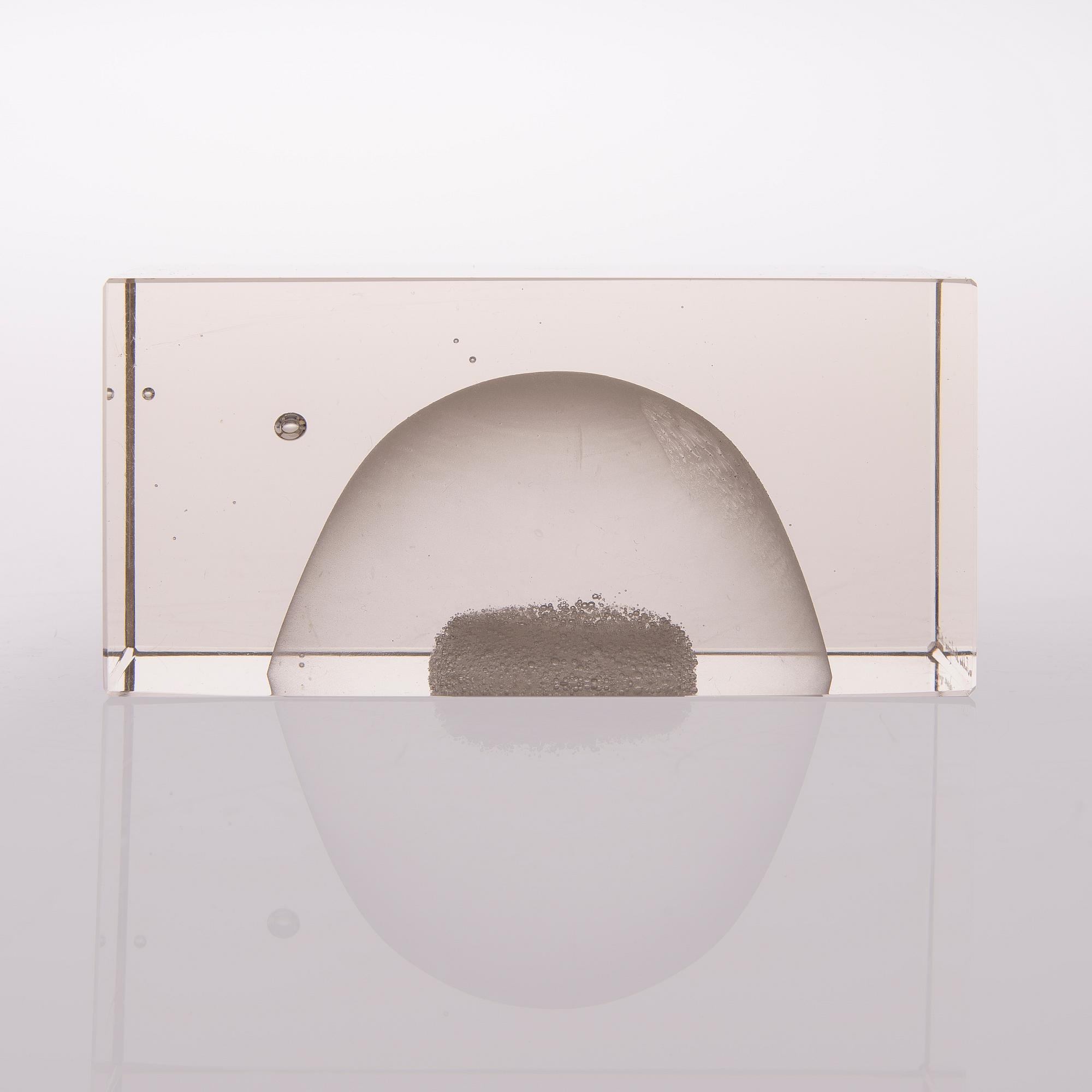 A glass cube signed Oiva Toikka, Nuutajärvi Notsjö.