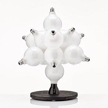Dan Wolgers, "Skulptur I (Glödlampor)".