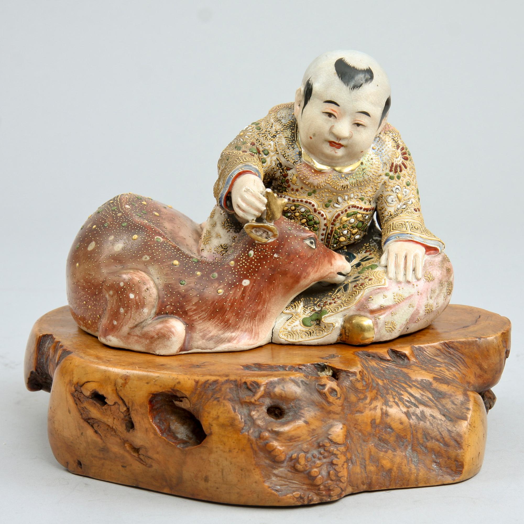 FIGURIN, porslin, Satsuma, Japan tidigt 1900-tal.