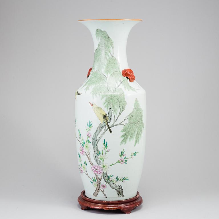 A large Chinese famille rose floor vase, 20th century.