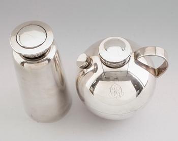 COCKTAILSHAKERS, 2 st, nysilver, GAB och CG Hallberg, 1900-talets första hälft.