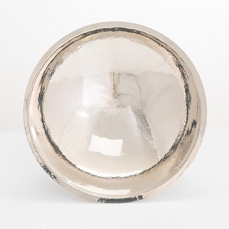 Pekka Piekäinen, A sterling silver and enamel bowl, marked PP, Platinoro, Turku 2004.