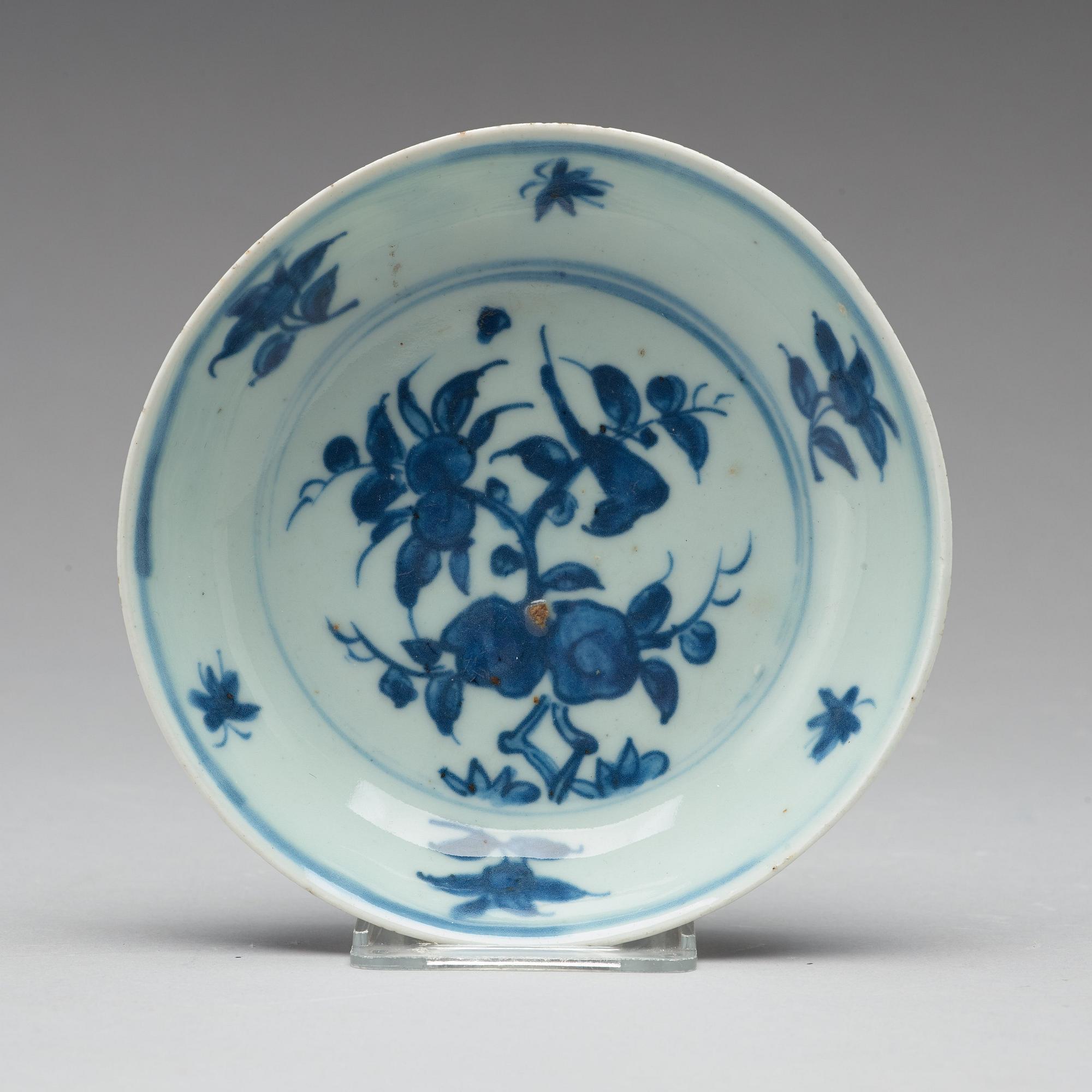 A set of 10 (9+1) blue and white dishes, Ming dynasty, Tianqi/Chongzhen.