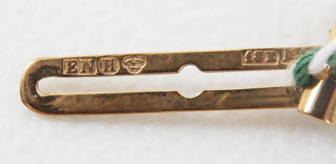 FRACKKNAPPAR, ett par, guld 18 K, med vardera briljant à 0,10 ct.