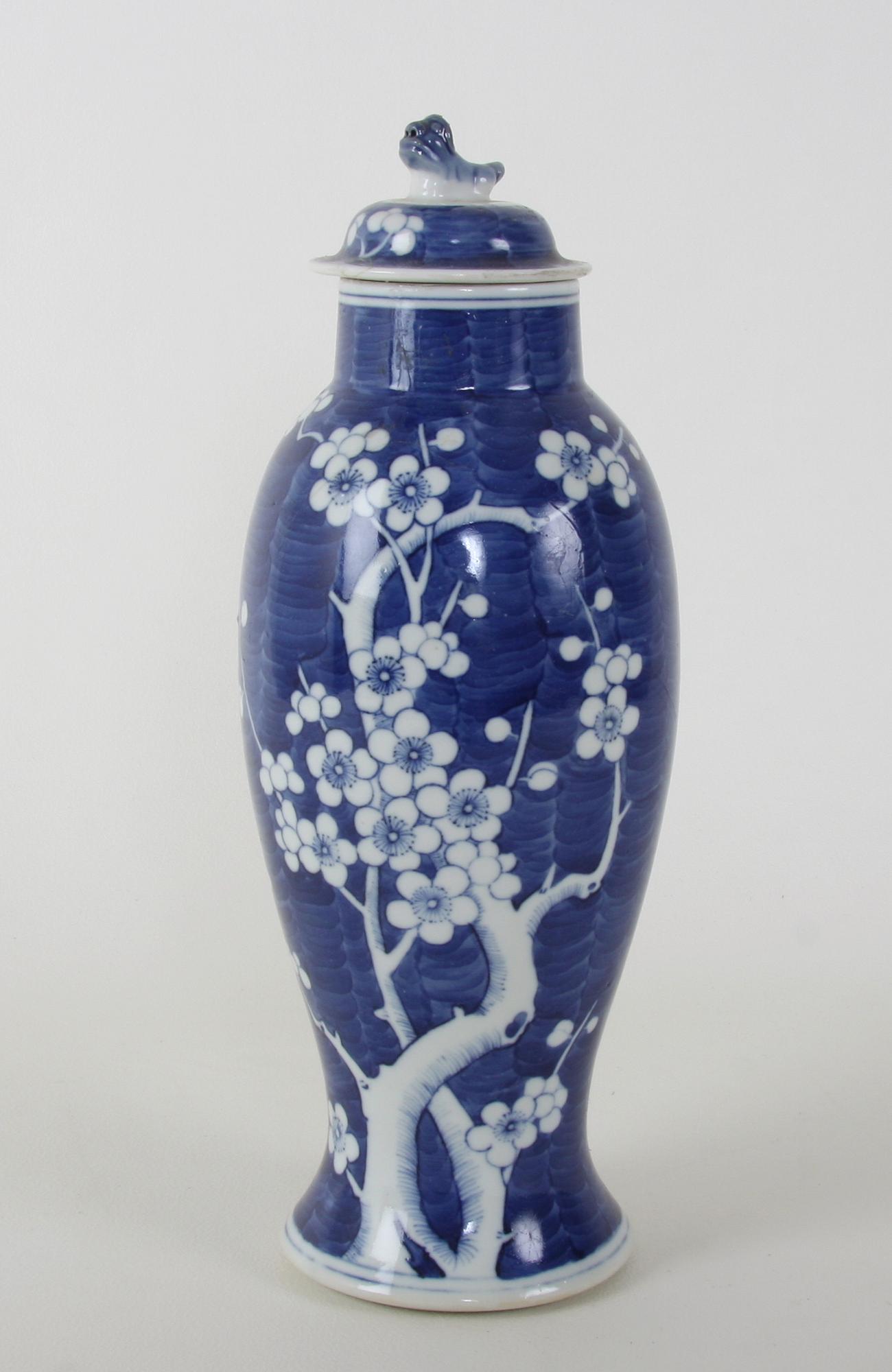LOCKURNA, porslin, Kina, 1800/1900-tal.