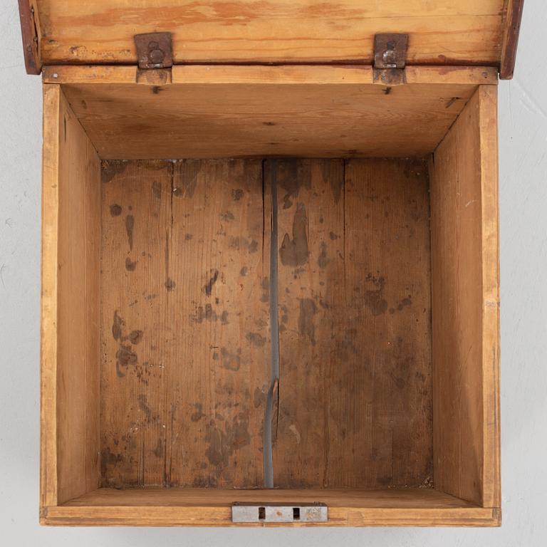 A Swedish box, 19th Century.