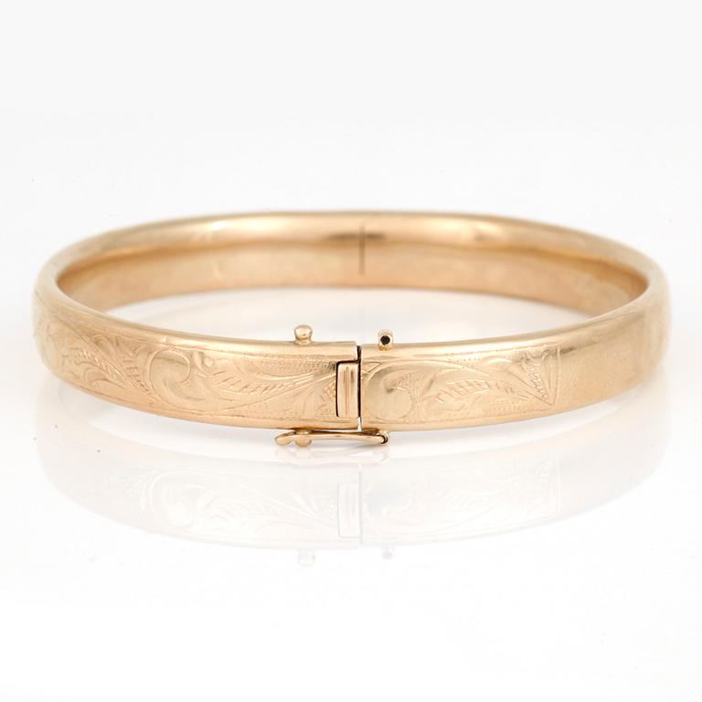 ARMRING med graverad dekor.