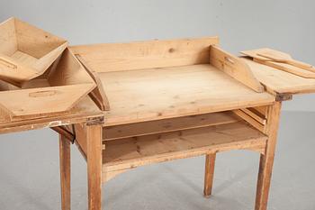 BAKBORD, allmoge, omkring sekelskiftet 18/1900.