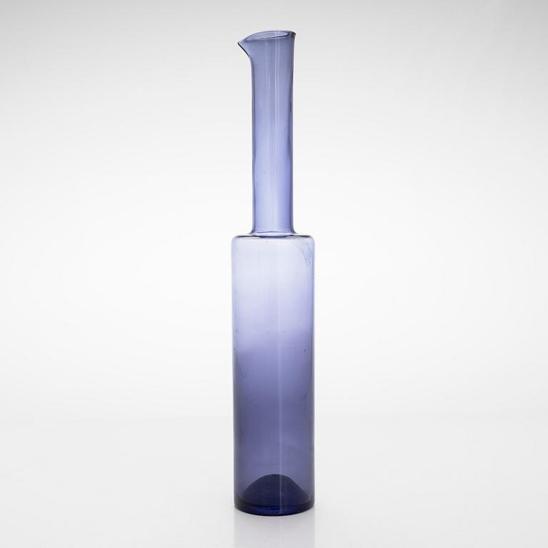 Nanny Still, a glass bottle signed Riihimäen Lasi O.Y Nanny Still.