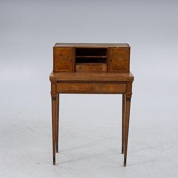 Skrivbord med uppsats, gustaviansk stil, 1900-talets början.