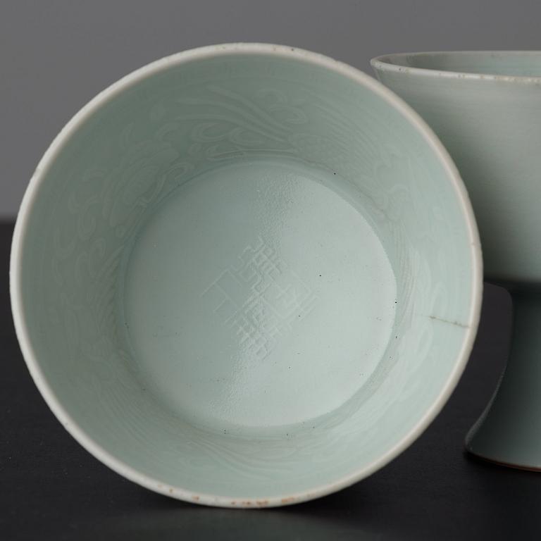 STEMCUPS ett par, porslin. Kina, 1900-tal med Yongzhengs märke.