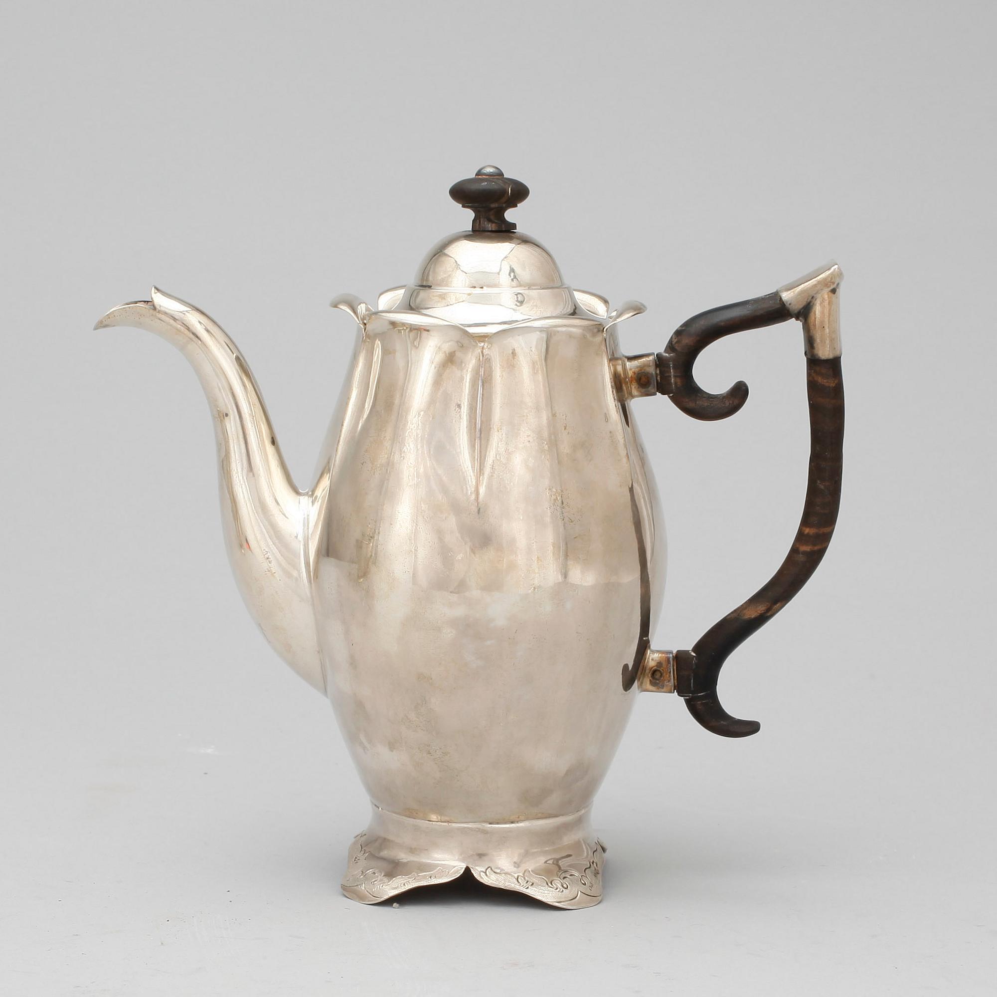 KAFFEKANNA, silver, Hans Georg Vogt, Kristianstad 1859-60. Vikt ca 228 gram.