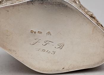 DOSA, silver, Svenska importstämplar, 1900-tal. Vikt 106 g.