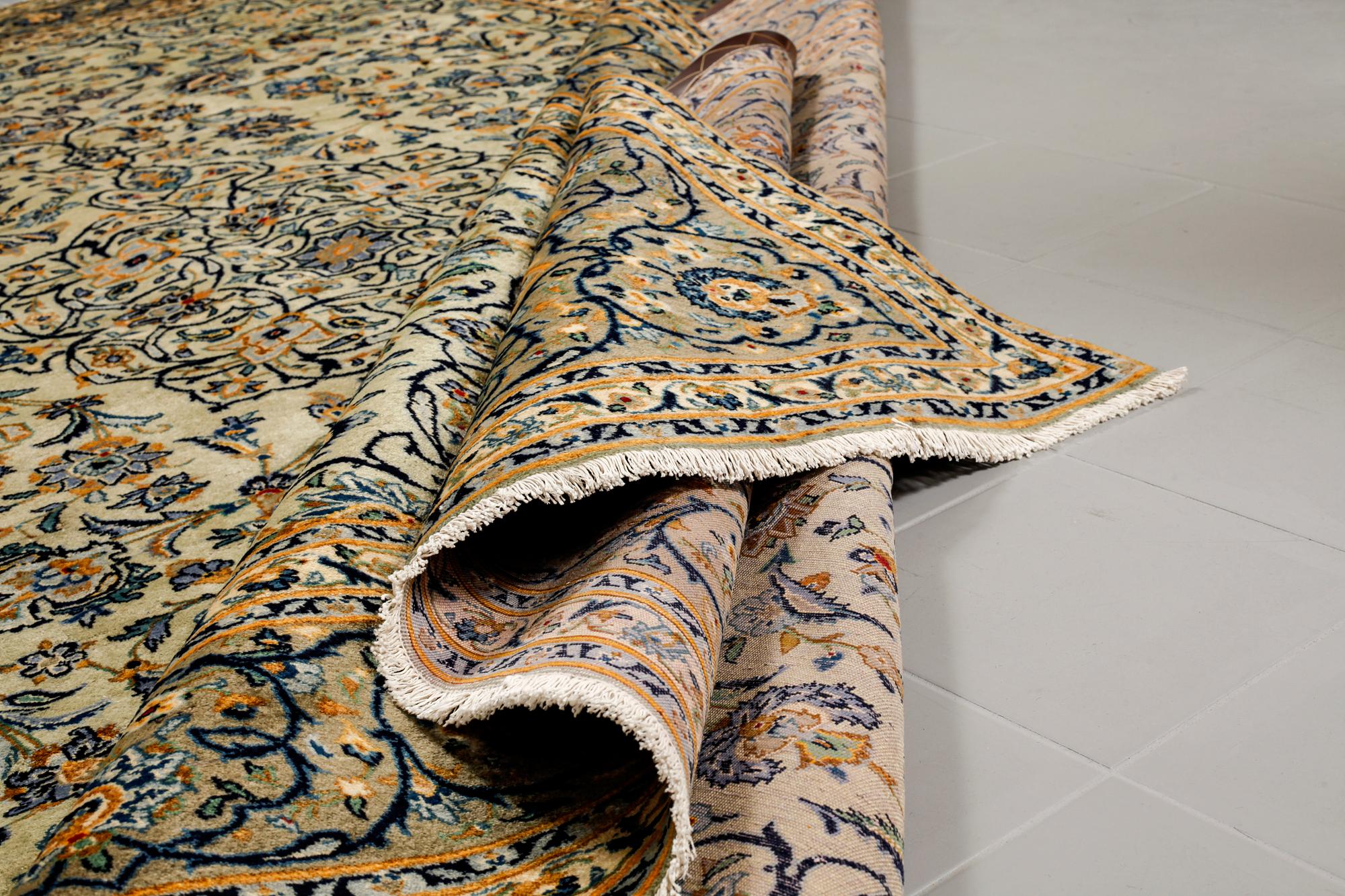 A Keshan rug, signed, ca 370 x 268 cm.