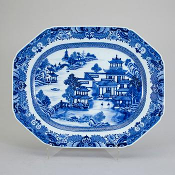 STEKFAT, porslin. Kina, Qianlong (1736-1795).