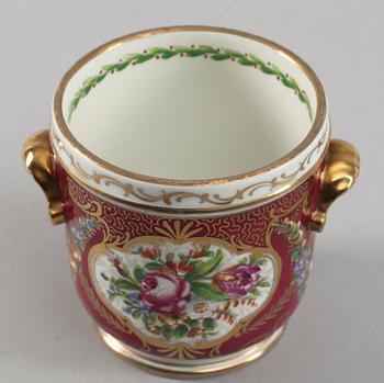 YTTERFODER, porslin, Sevres-liknande märke, Frankrike, 1900-tal.