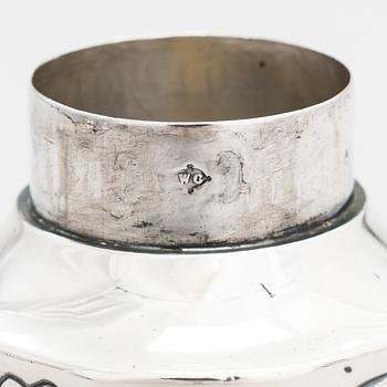 Lusikkapari, Lontoo 1787-91, purkki, Lontoo 1891 ja vati, Chester 1906, sterlinghopeaa, Englanti.