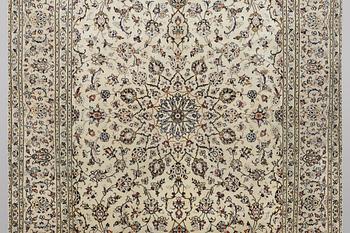 A carpet, Kashan, ca 328 x 205 cm.
