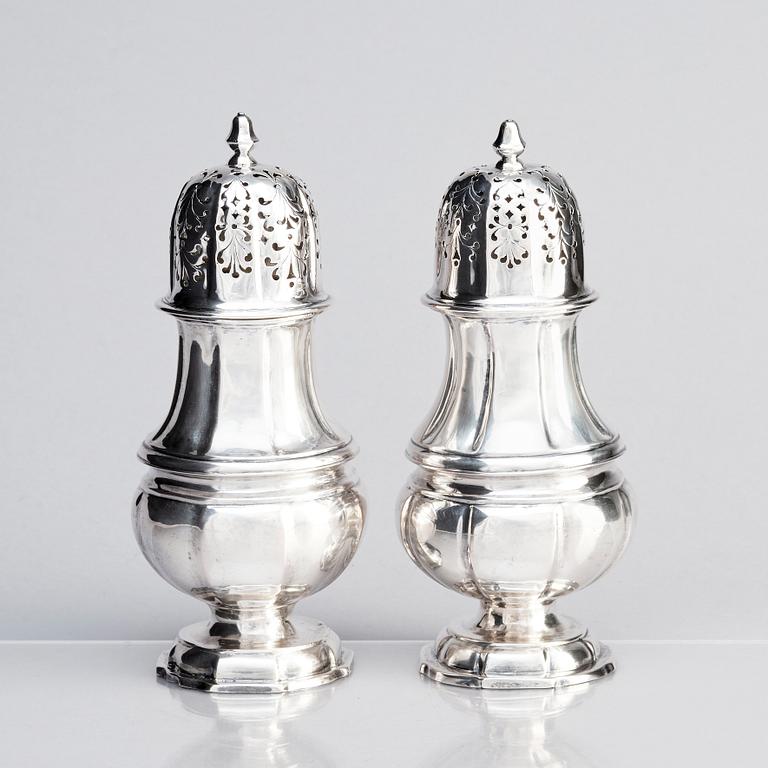 Conrad Gadd och Johan Bergengren, sockerruskor, ett par, silver, Kristianstad 1744 och 1754.