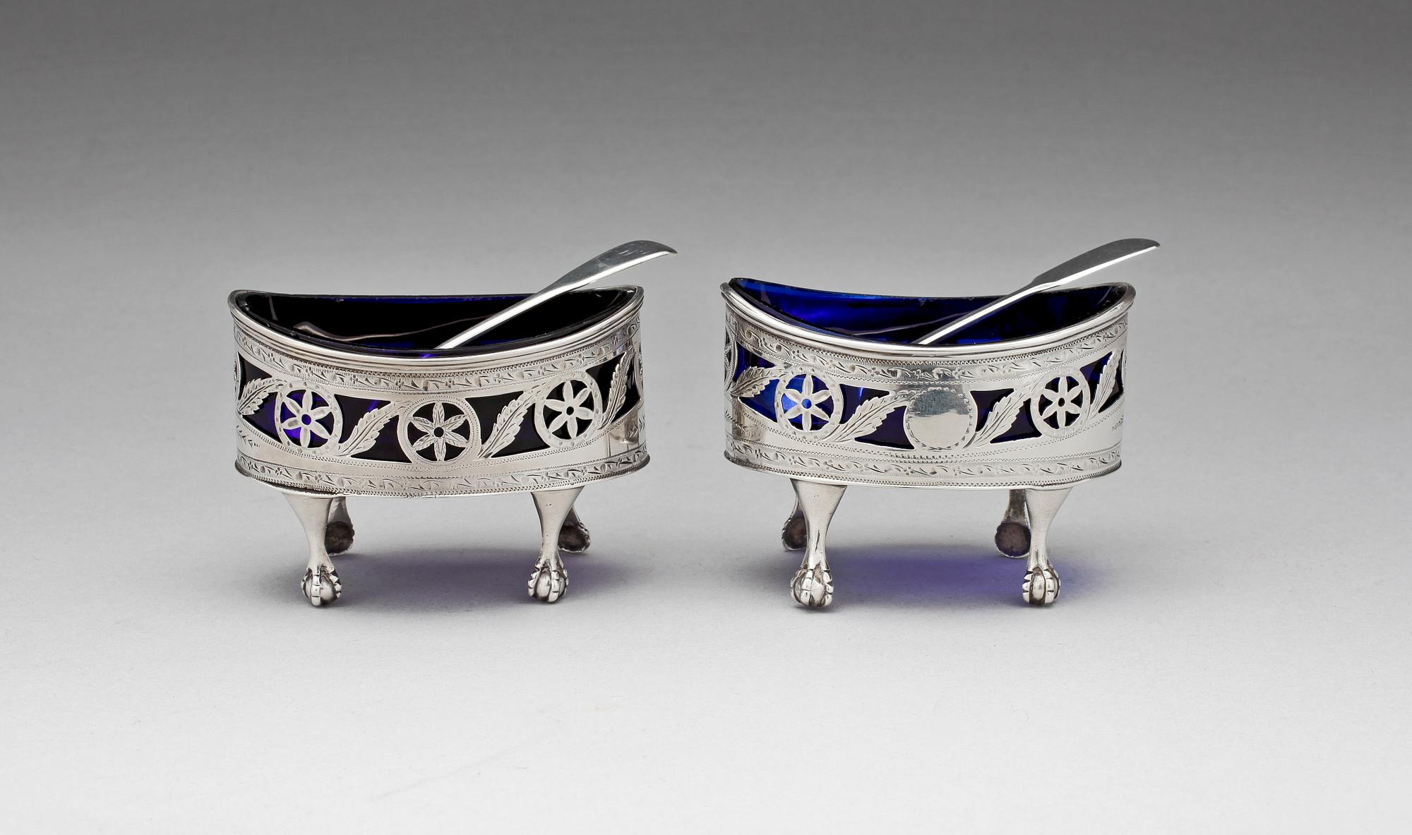 SALTKAR, ett par, silver, London, England, 1787. Ca 115 g.