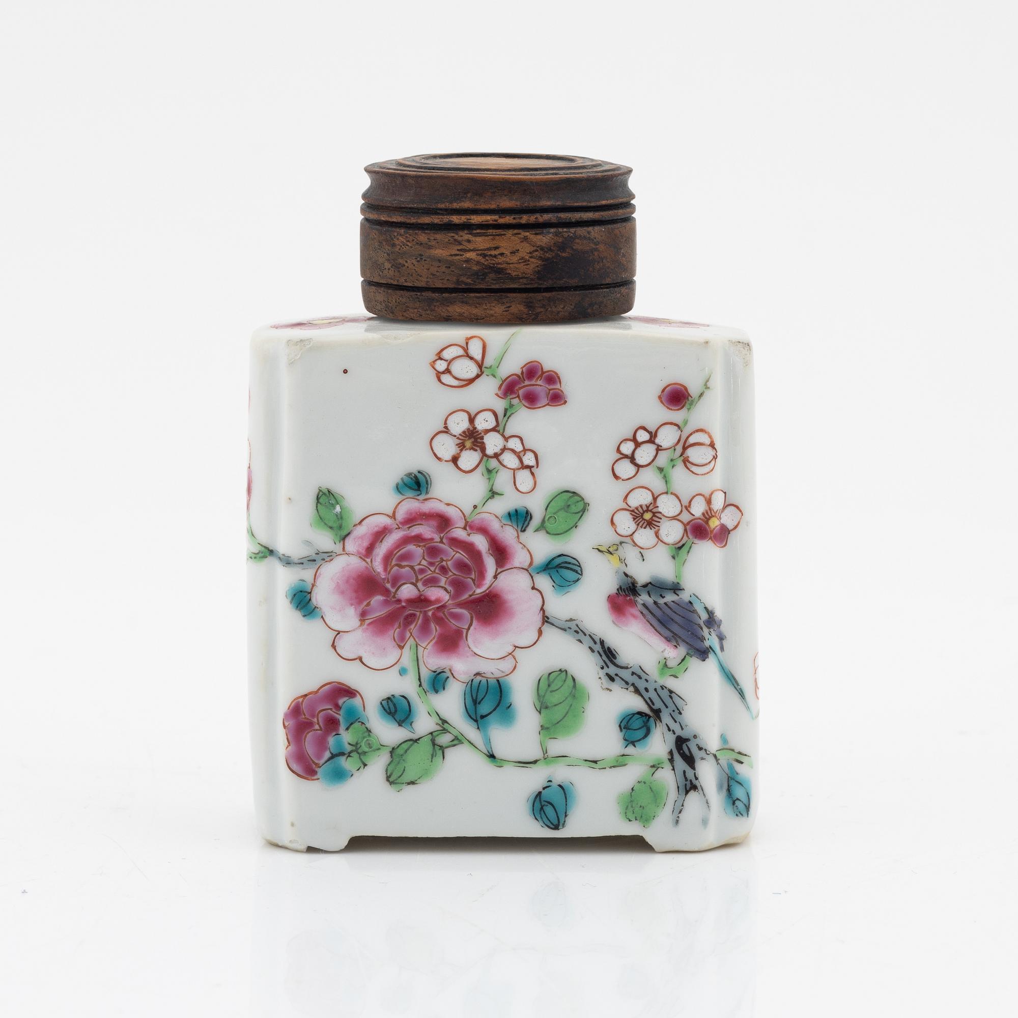 A famille rose tea caddy, Qing dynasty, Qianlong (1736-95).
