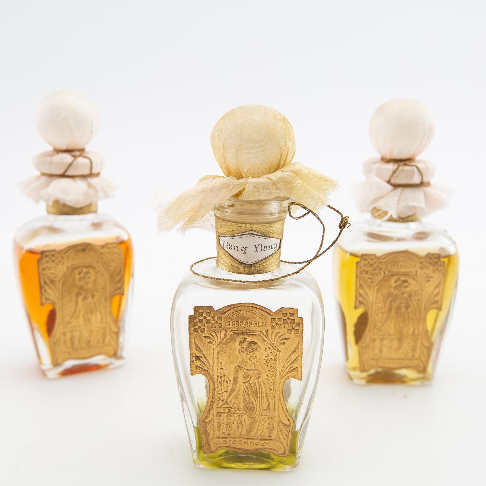Parfymflaskor 3 st i etui Barnängen 1900-talets början.