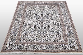 A carpet, Kashan, ca 300 x 199 cm.