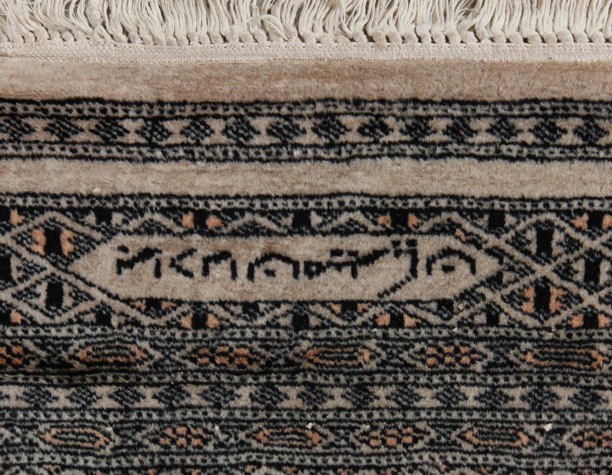 MATTA, Bocchara, Pakistan, signerad, 1900-talets senare del, ca 232 x 176 cm.