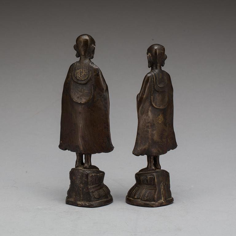 FIGURINER, två st snarlika, brons, sydost Asien. 1800-tal.