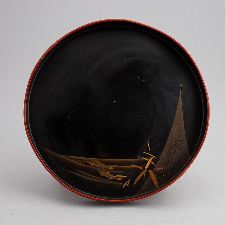 Brickor, två stycken, lackarbeten, Japan, 1900-talets första hälft.