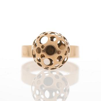 LIISA VITALI, RING and EARRINGS, 14K gold. Westerback, Helsinki Finland 1962.