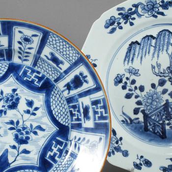 TALLRIKAR, 3 st, porslin, Kina, Kangxi samt Qianlong, 1700-tal.