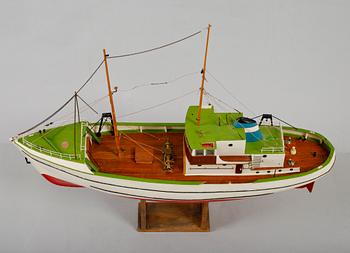 MODELLBÅT, målat trä, 1900-talets första hälft.