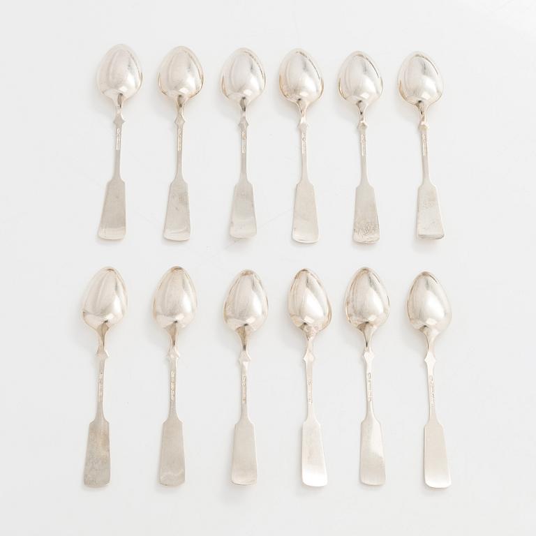 A set of 18 silver spoons and a cake server with sea shell motif, Kultakeskus, Hämeenlinna 1948-54.