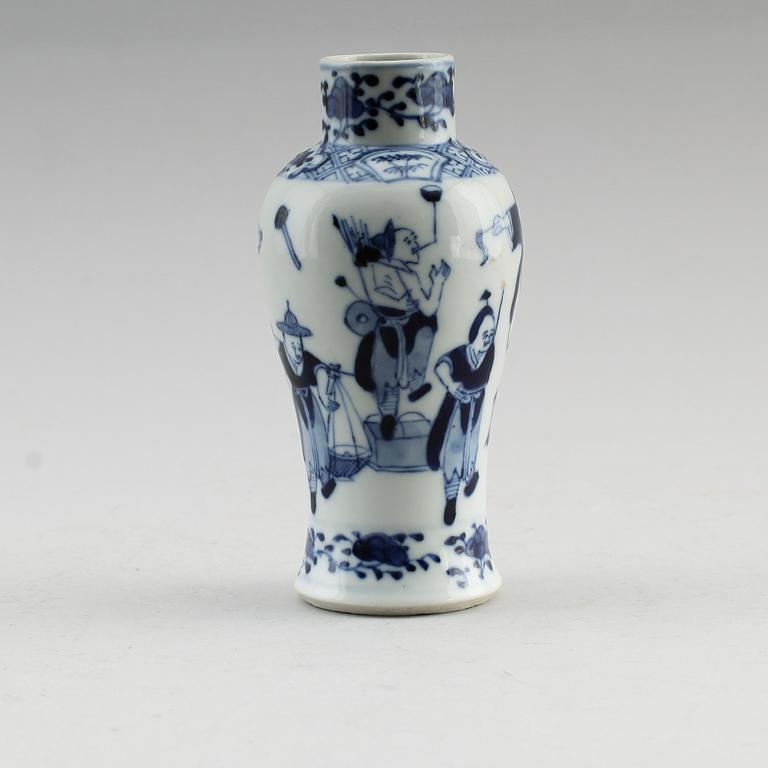 VAS, porslin, ostindisk, möjligen 1800-tal.